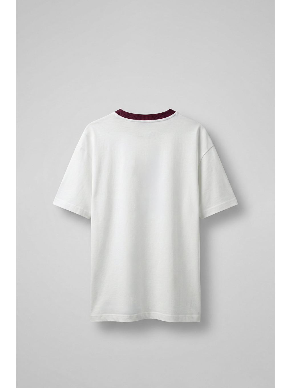 Erkek Oversize Minimal Nakış Detaylı Basic T-Shirt Beyaz / Mürdüm-1