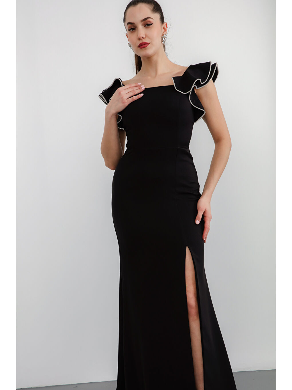 Kadın Siyah Kare Yaka Kolları Fırfırlı Uzun Söz Nişan Nikah Abiye Elbise-1