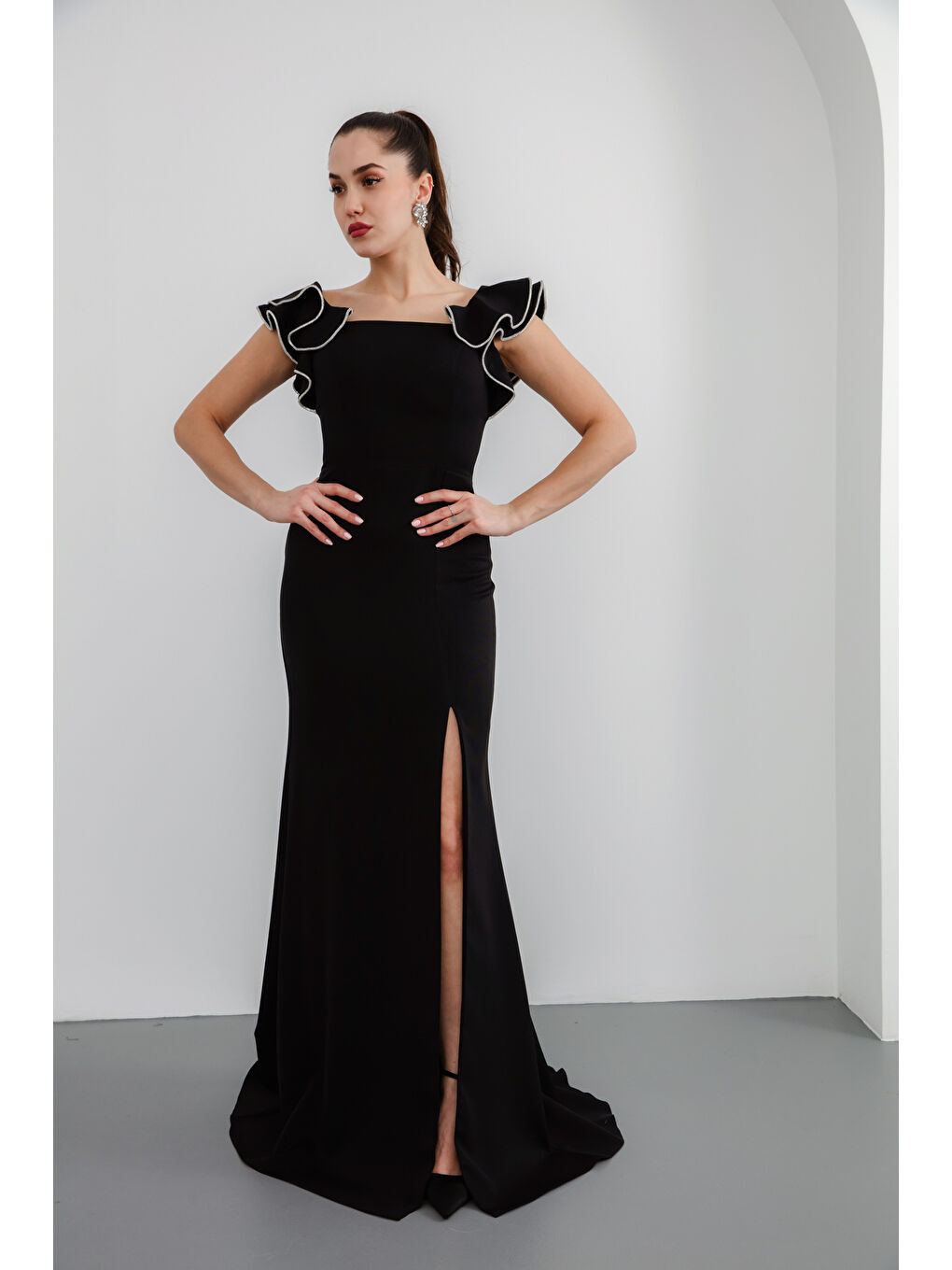 Kadın Siyah Kare Yaka Kolları Fırfırlı Uzun Söz Nişan Nikah Abiye Elbise-2