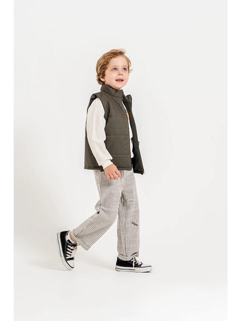 Kahverengi Erkek Çocuk Şişme Yelekli Basketbol Baskılı Sweatshirt Ve Çizgili Pantolon 3’lü Takım 9107-4