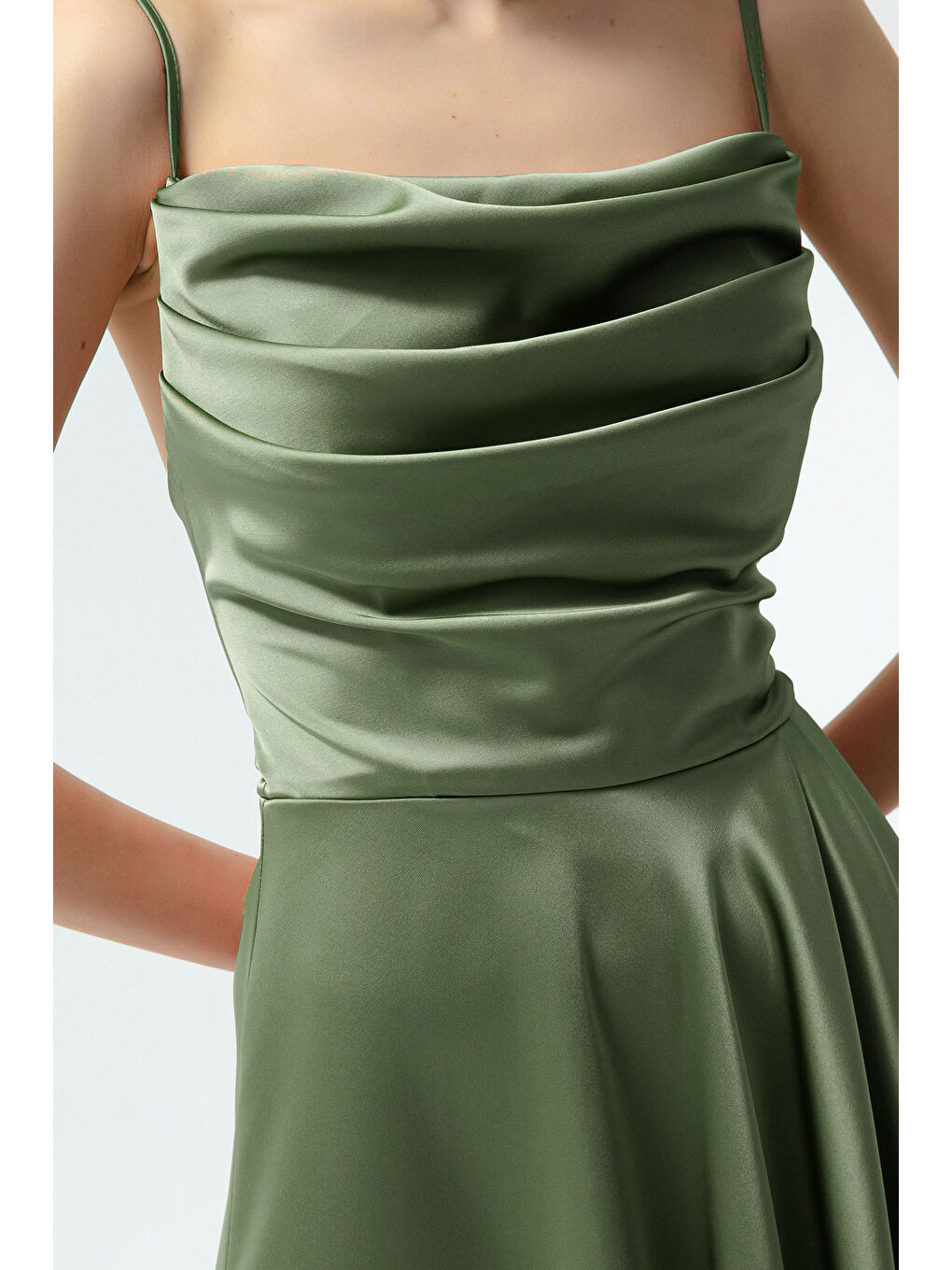 Kadın Haki Volanlı Yırtmaçlı Saten Midi Boy Abiye & Mezuniyet Elbisesi-2