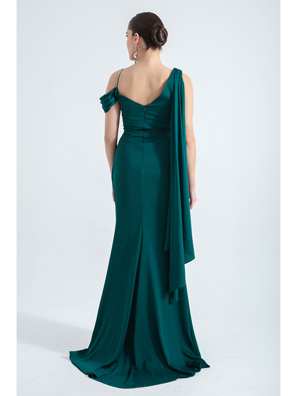 Kadın Zümrüt Yeşili Tek Omuzlu Taş Askılı Uzun Saten Abiye Elbise-4