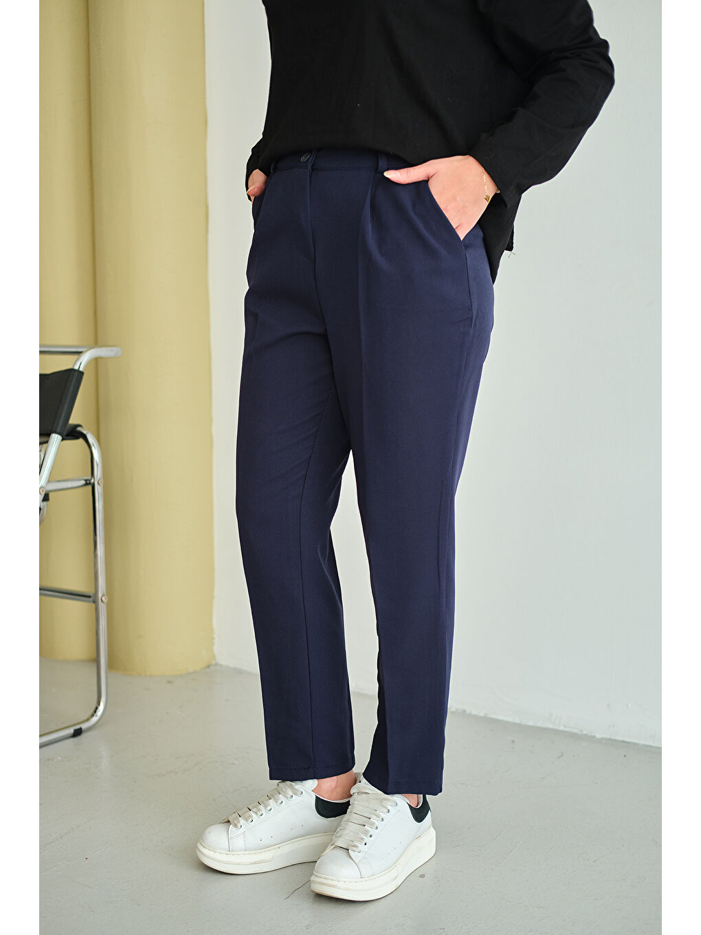 Kadın Pileli Düz Paça Pantolon Lacivert-1