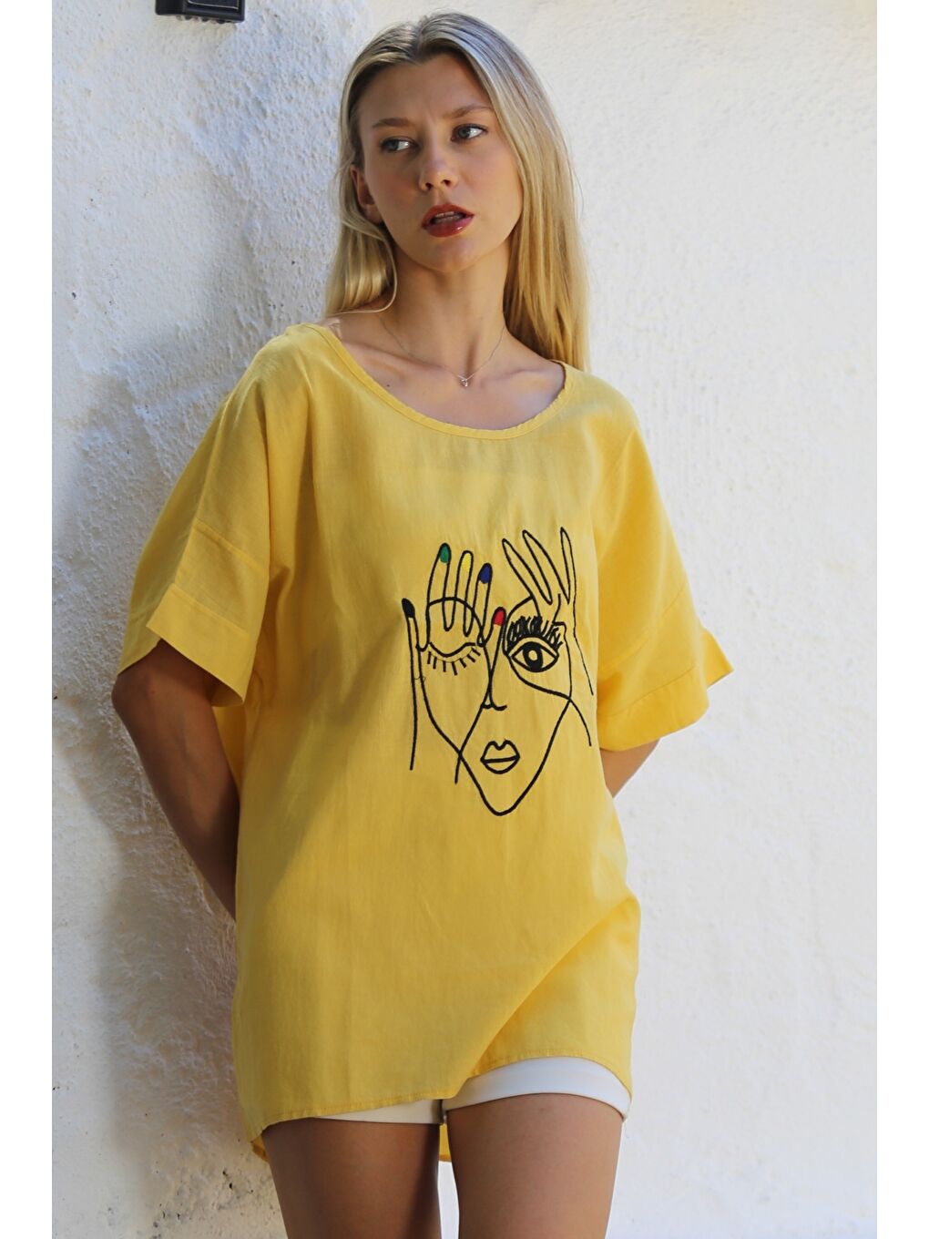 Chiccy Sari Sarı Havuz Yaka Kısa Kol Nakışlı Dokuma Casual Pamuklu Bluz - 2