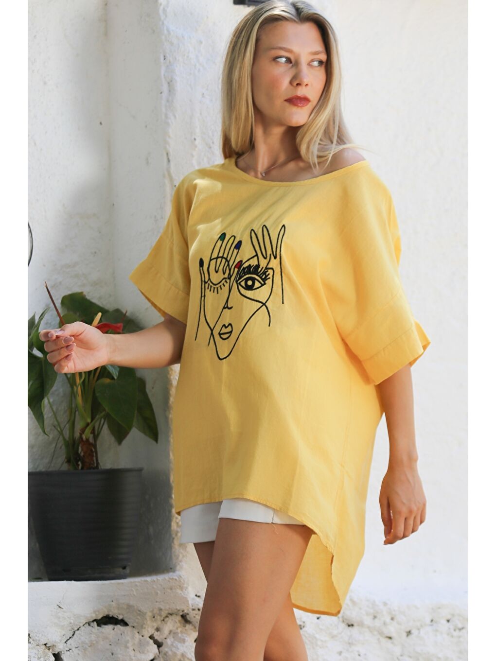 Chiccy Sari Sarı Havuz Yaka Kısa Kol Nakışlı Dokuma Casual Pamuklu Bluz - 4