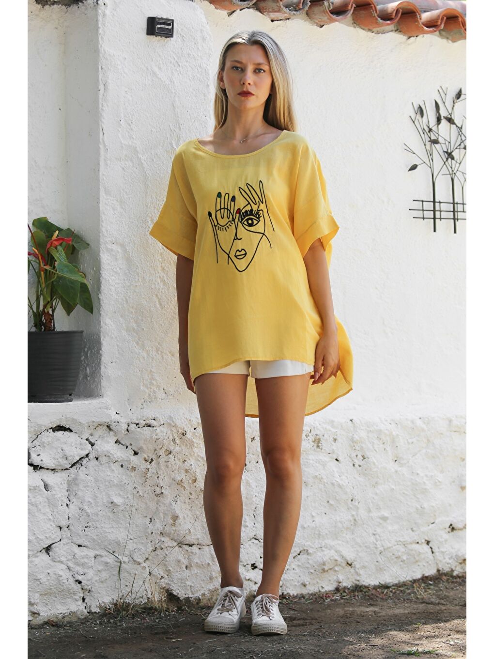 Chiccy Sari Sarı Havuz Yaka Kısa Kol Nakışlı Dokuma Casual Pamuklu Bluz - 5