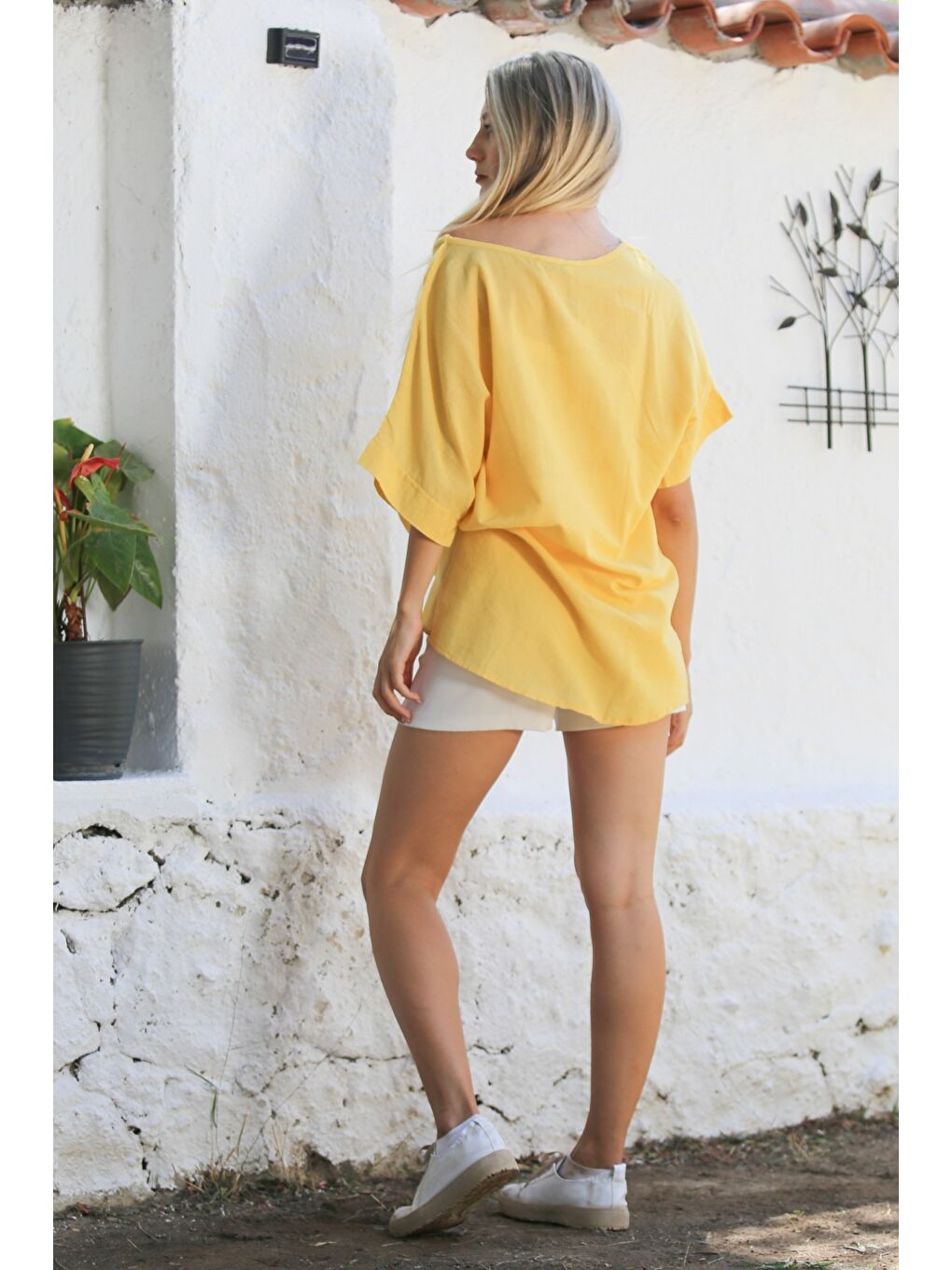 Chiccy Sari Sarı Havuz Yaka Kısa Kol Nakışlı Dokuma Casual Pamuklu Bluz - 7