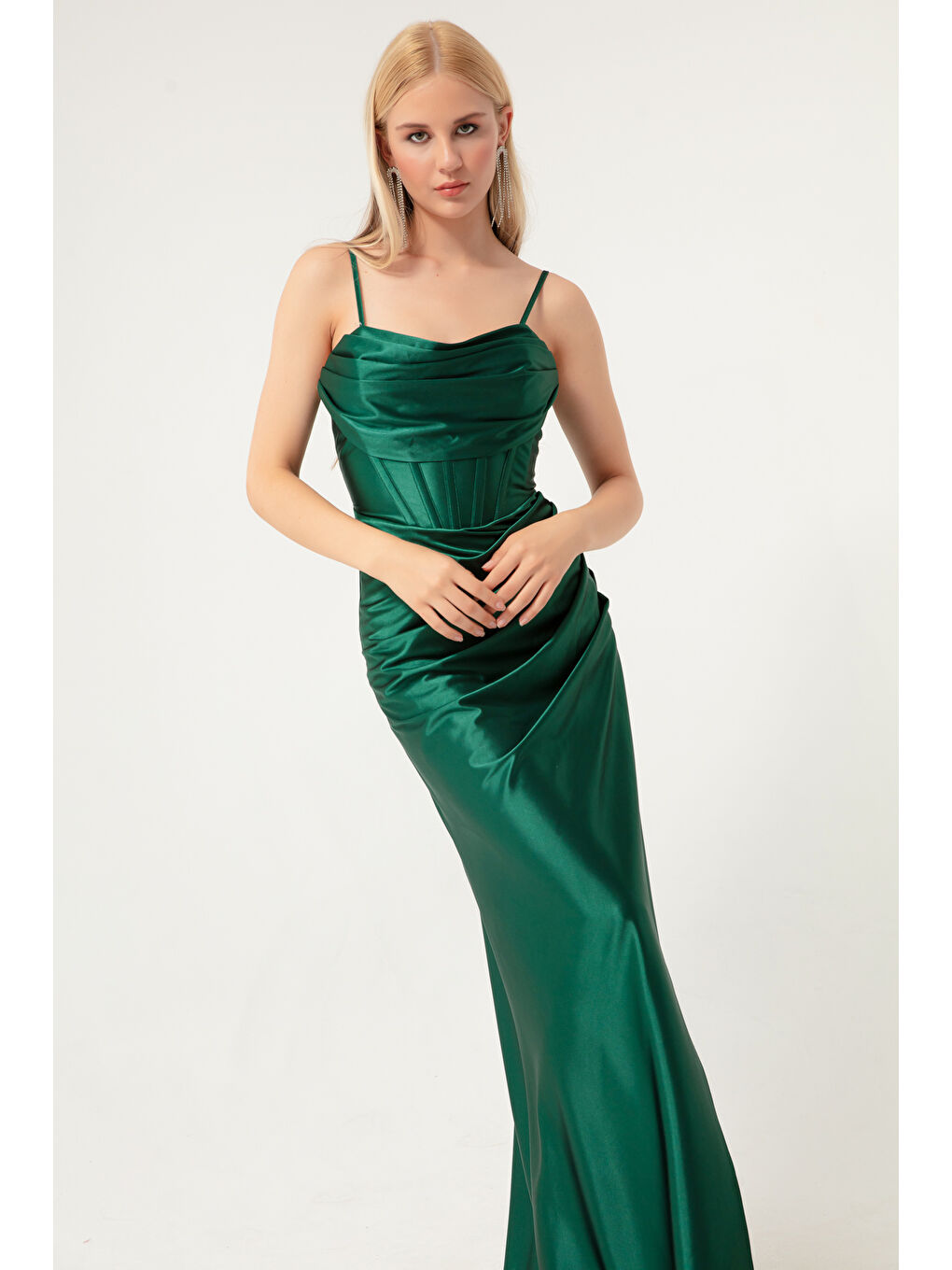 Kadın Zümrüt Yeşili Balen Korse Detaylı Yırtmaçlı Uzun Abiye Elbise-1