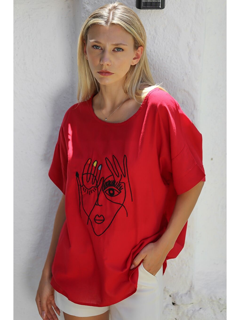 Kırmızı Havuz Yaka Kısa Kol Nakışlı Dokuma Casual Pamuklu Bluz-1