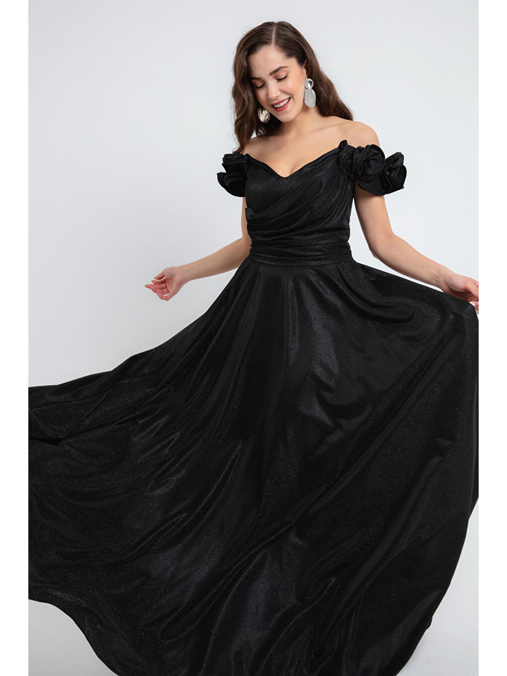 Kadın Siyah Kolları Fırfırlı Simli Uzun Abiye Elbise