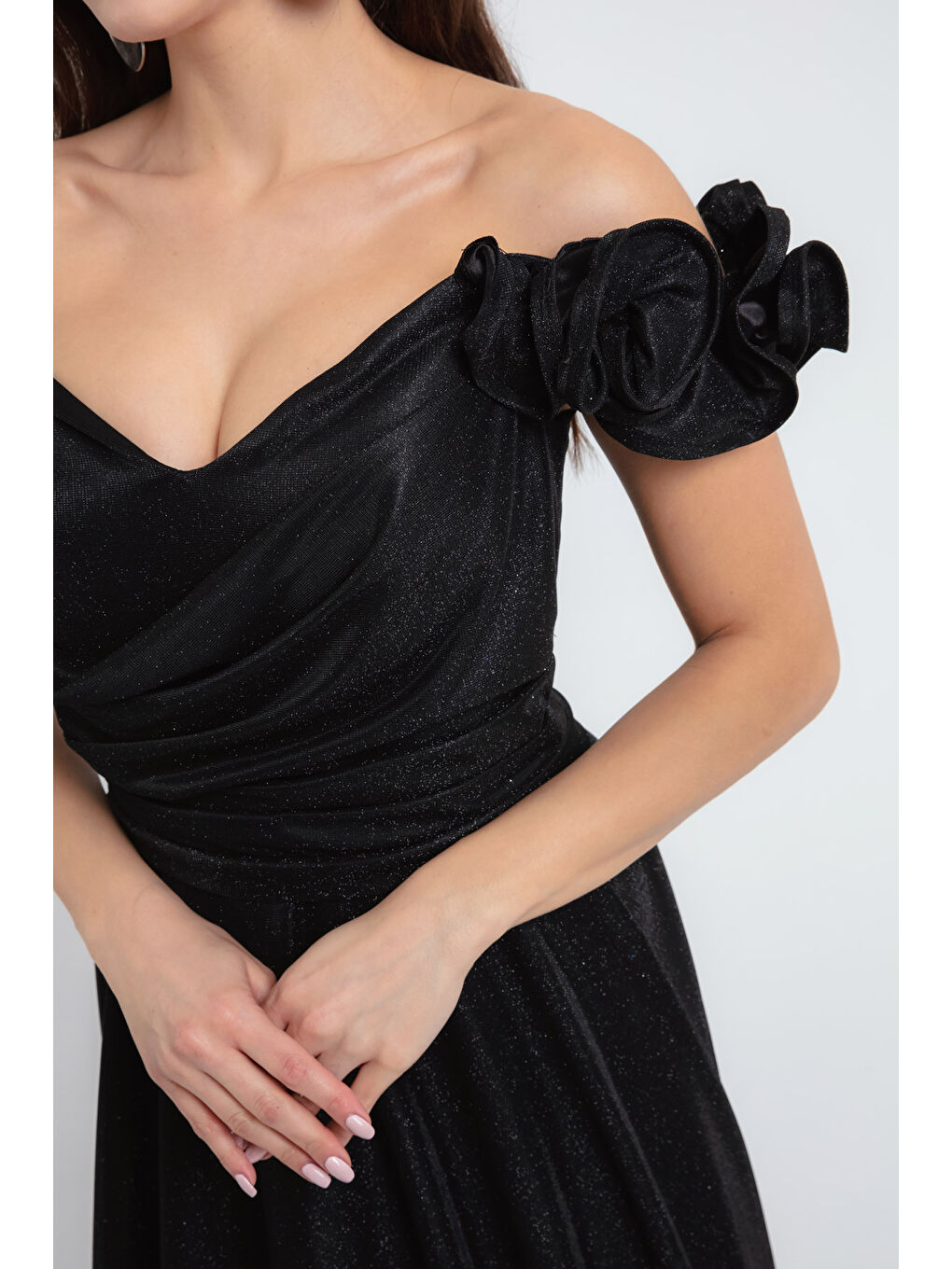 Kadın Siyah Kolları Fırfırlı Simli Uzun Abiye Elbise-1