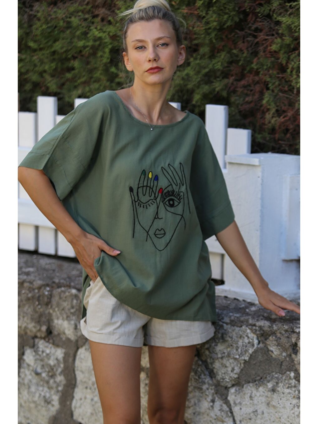 Chiccy Haki Havuz Yaka Kısa Kol Nakışlı Dokuma Casual Pamuklu Bluz - 3