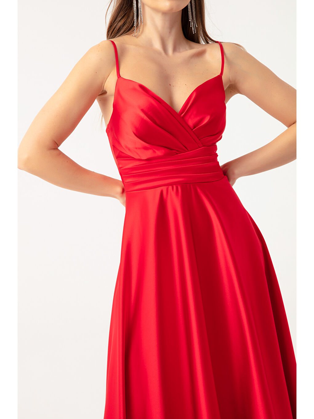 Kadın Kırmızı İp Askılı Bel Kemerli Saten Midi Abiye & Mezuniyet Elbisesi-3