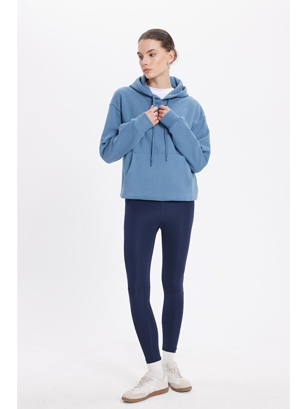 Kadın Oversize Geniş Kesim Pamuklu Yumuşak Dokulu İçi Polarlı Basic İndigo Kapüşonlu Sweatshirt-3