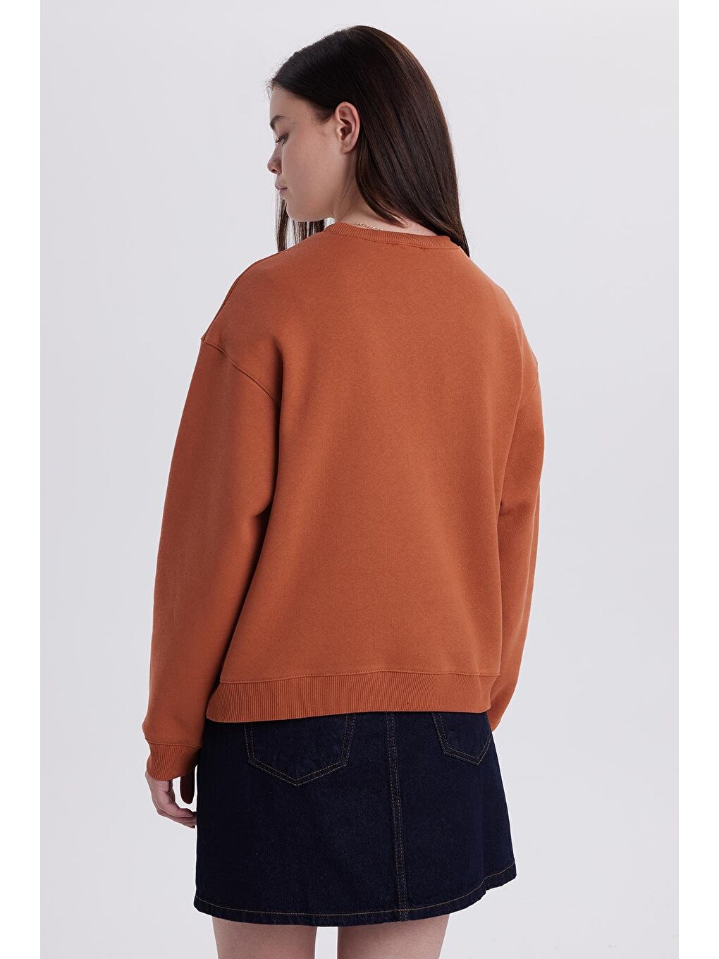 Kahverengi Kadın Oversize Geniş Kesim Pamuklu Bisiklet Yaka Kiremit Sweatshirt-6