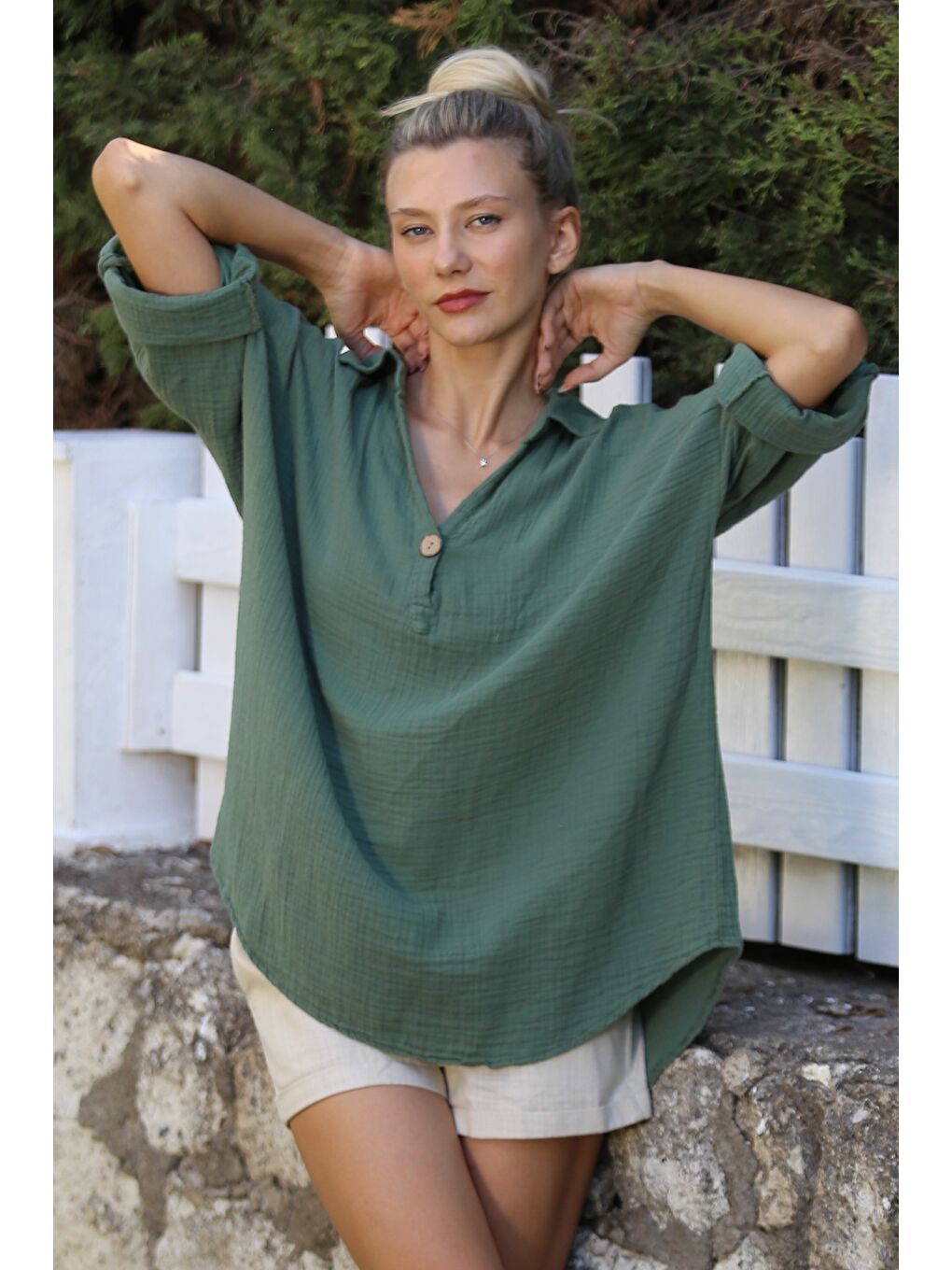 Haki Gömlek Yaka Düğmeli 3/4 Kol Düğmeli Müslin Dokuma Casual Bluz-1