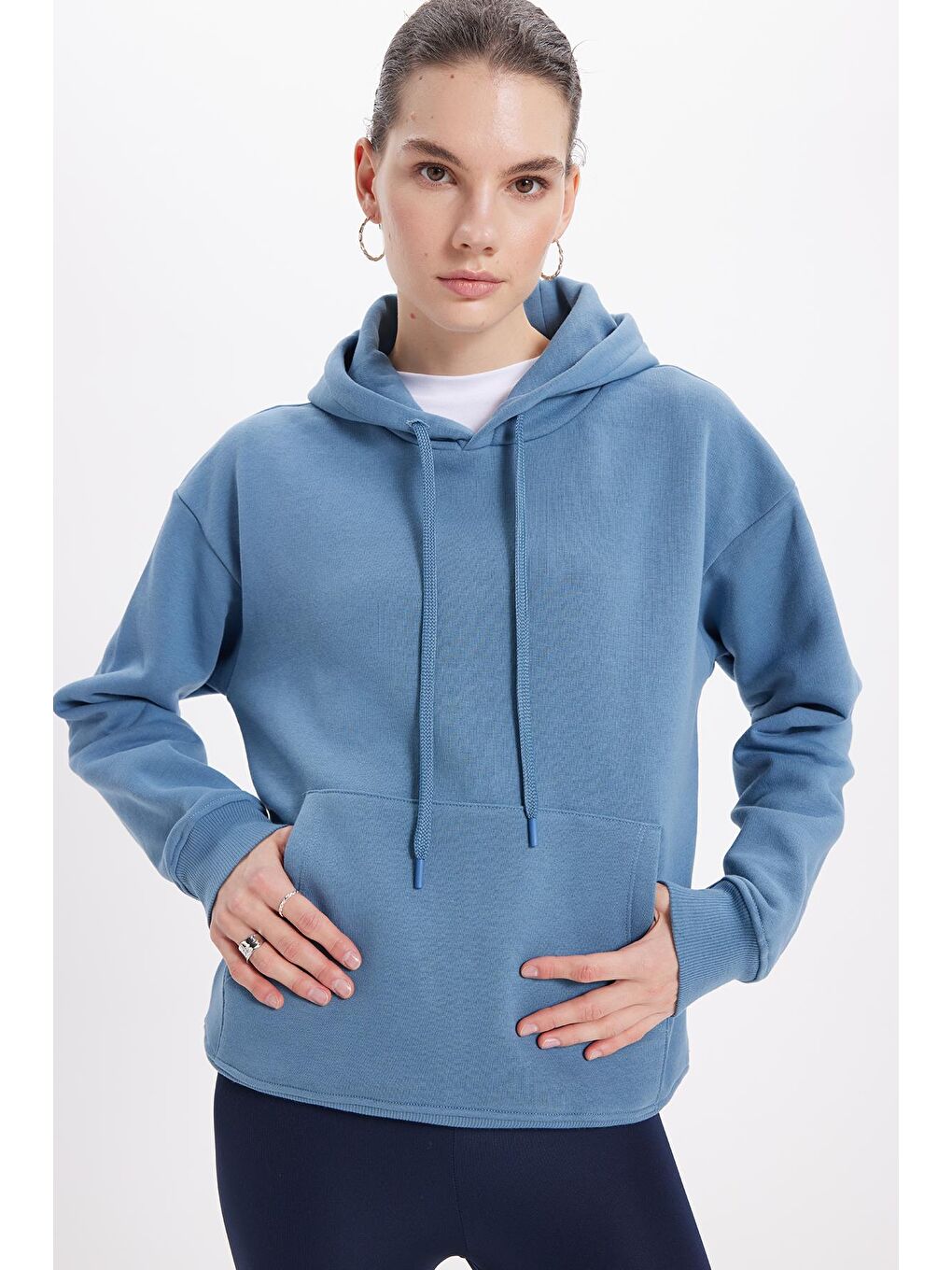Kadın Oversize Geniş Kesim Pamuklu Yumuşak Dokulu İçi Polarlı Basic İndigo Kapüşonlu Sweatshirt-4