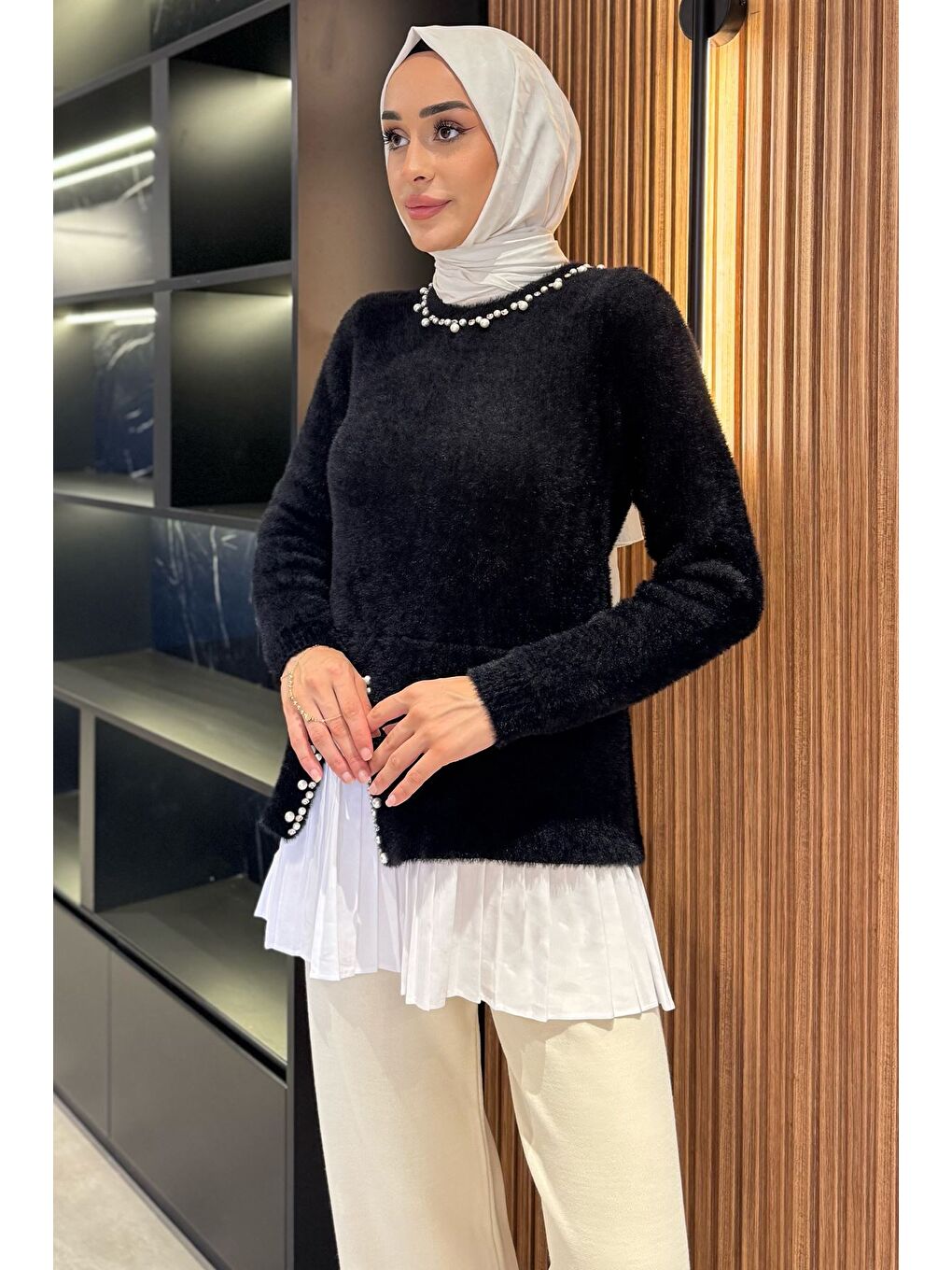 Siyah İnci Ve Taş İşlemeli Garnili Yumoş Tesettür Triko Kazak (s-m-l Beden Uyumludur.)-3