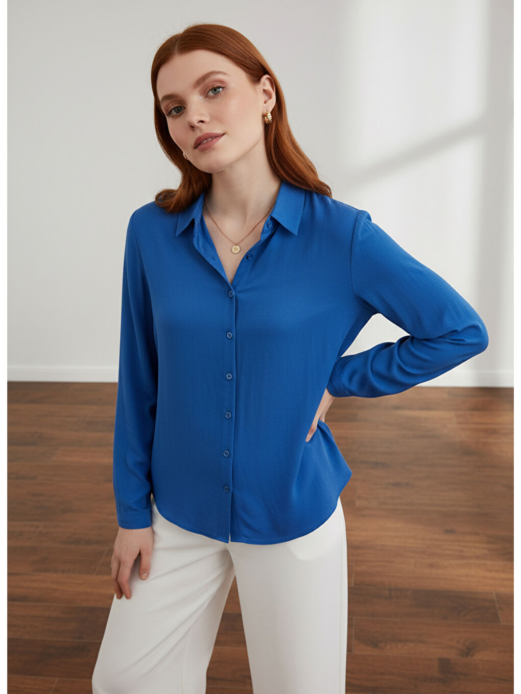 Mavi Arkası Uzun Tiril Tiril Viskon Kadın Gömleği-2