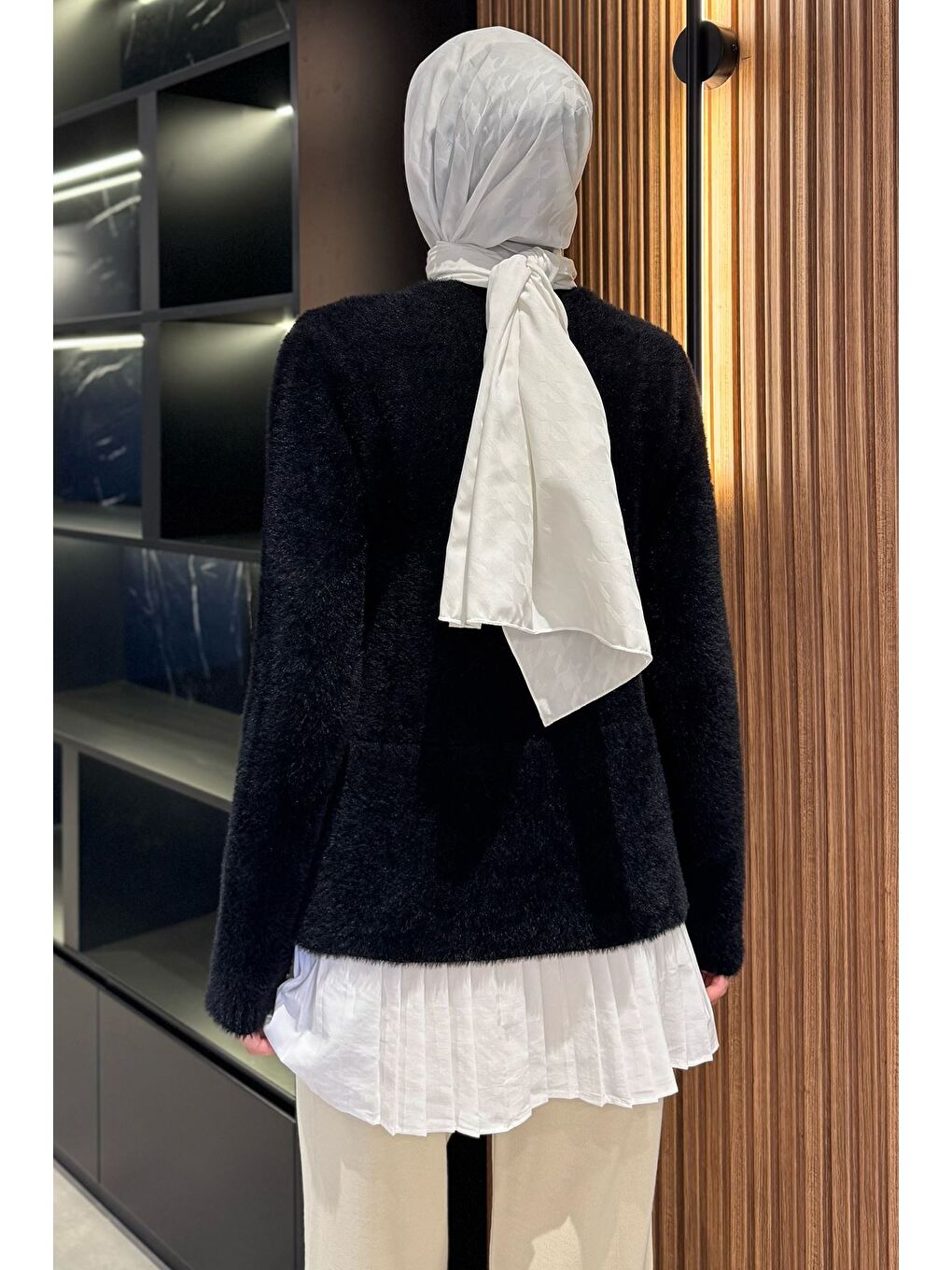 Siyah İnci Ve Taş İşlemeli Garnili Yumoş Tesettür Triko Kazak (s-m-l Beden Uyumludur.)-7