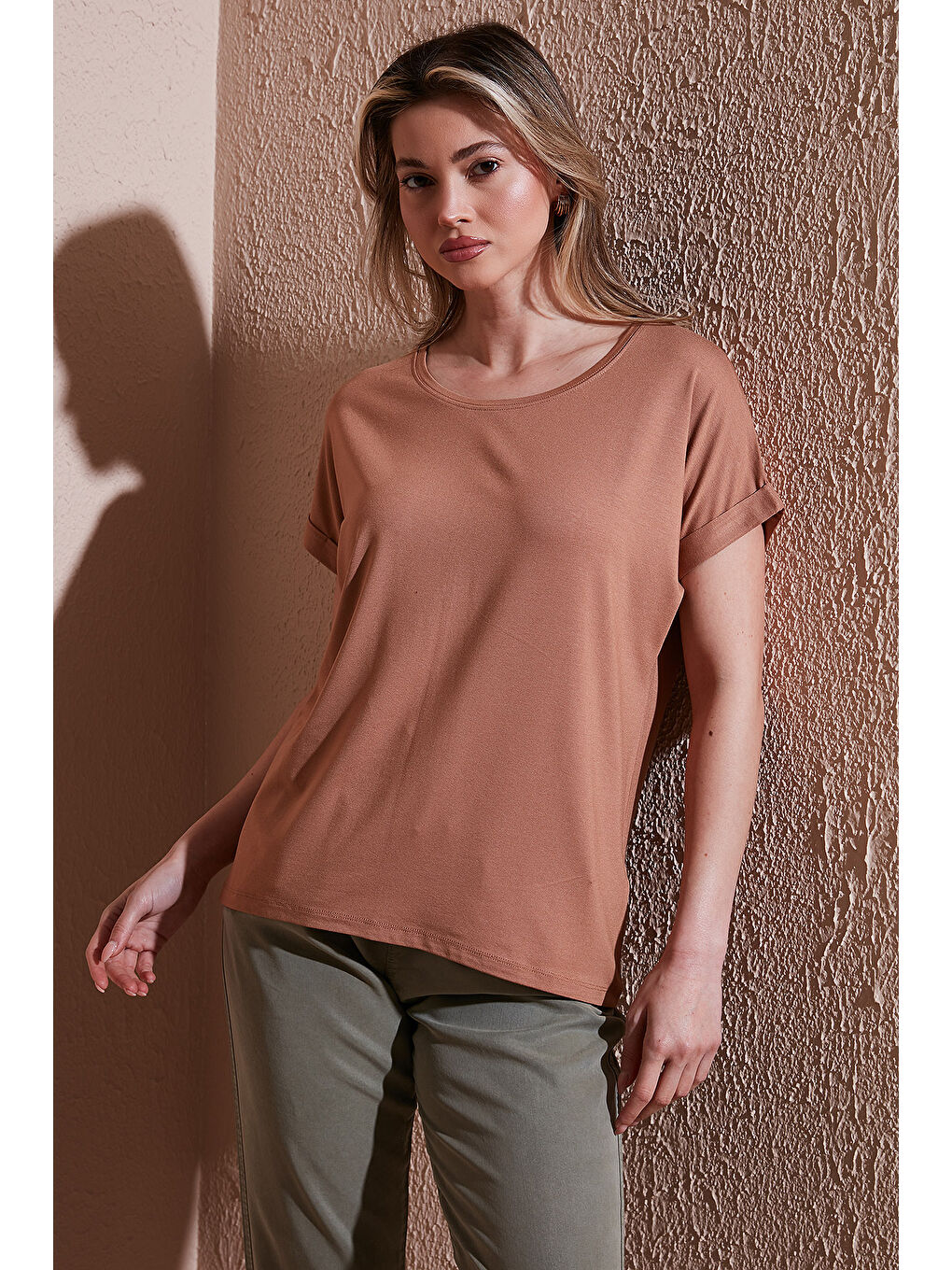 Kahverengi Dökümlü Bisiklet Yaka Basic T Shirt 26Y0194K1-1