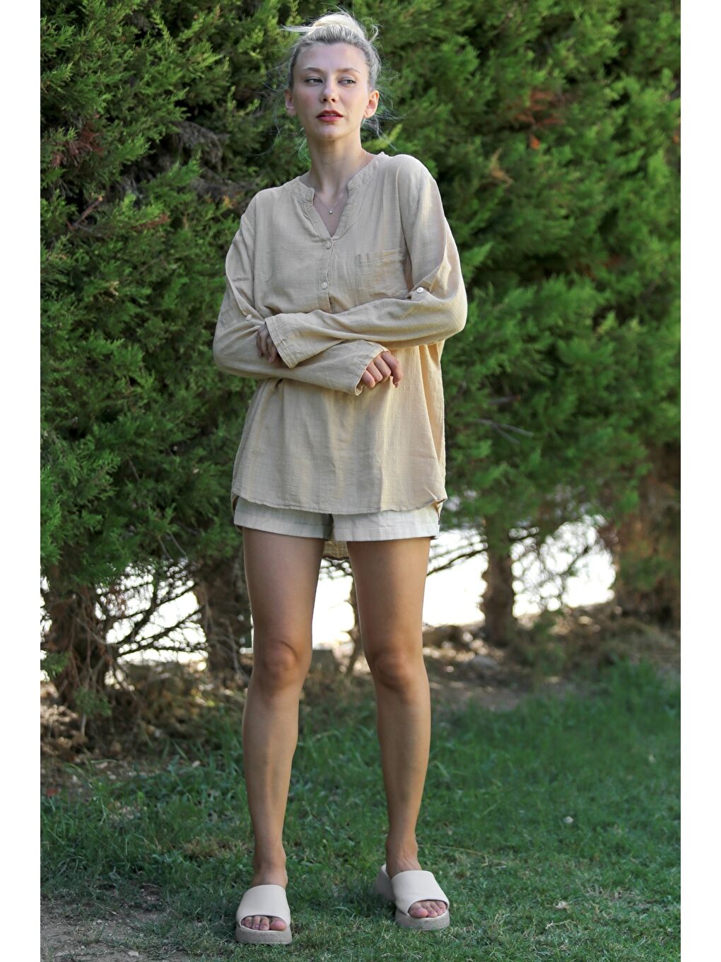 Koyu Bej Hakim Yaka Düğmeli Uzun Kollu Cepli Pamuklu Dokuma Casual Bluz-3