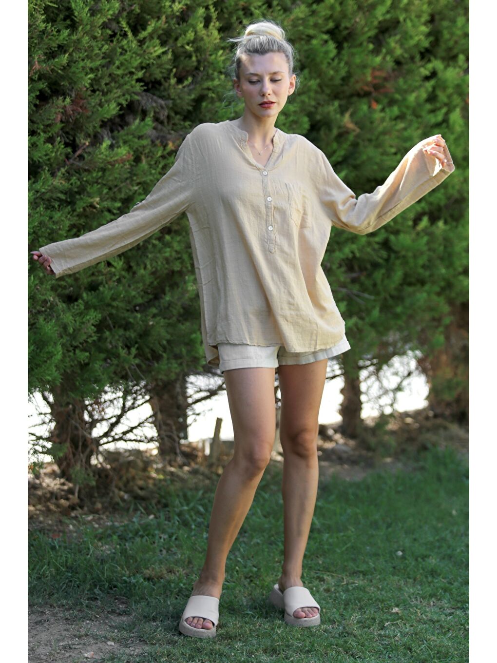 Koyu Bej Hakim Yaka Düğmeli Uzun Kollu Cepli Pamuklu Dokuma Casual Bluz-4