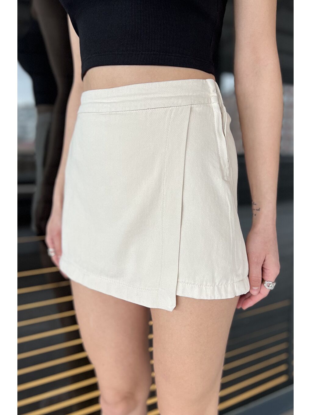 Bej Kadın Fermuarlı Bel Lastikli Gabardin Şort Etek-2