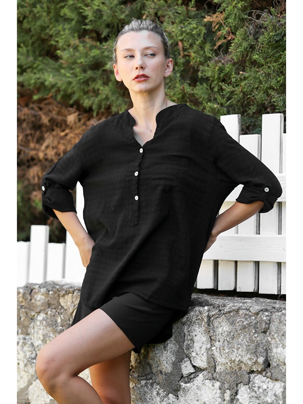 Siyah Hakim Yaka Düğmeli Uzun Kollu Cepli Pamuklu Dokuma Casual Bluz