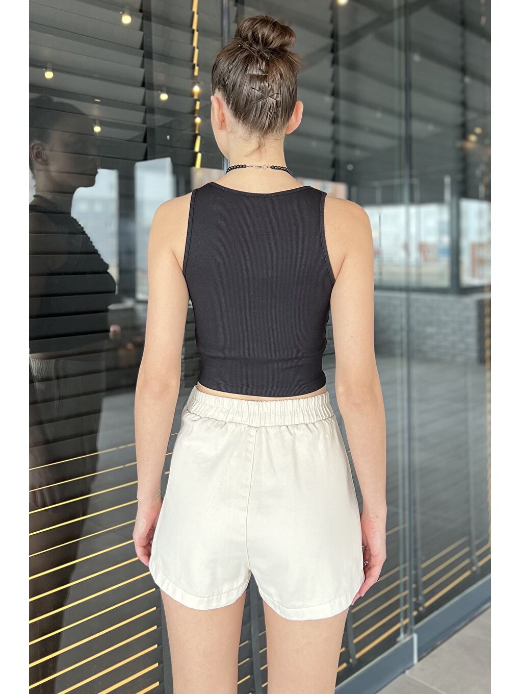 Bej Kadın Fermuarlı Bel Lastikli Gabardin Şort Etek-3