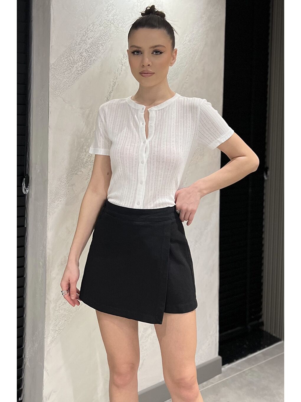 Siyah Kadın Fermuarlı Bel Lastikli Gabardin Şort Etek