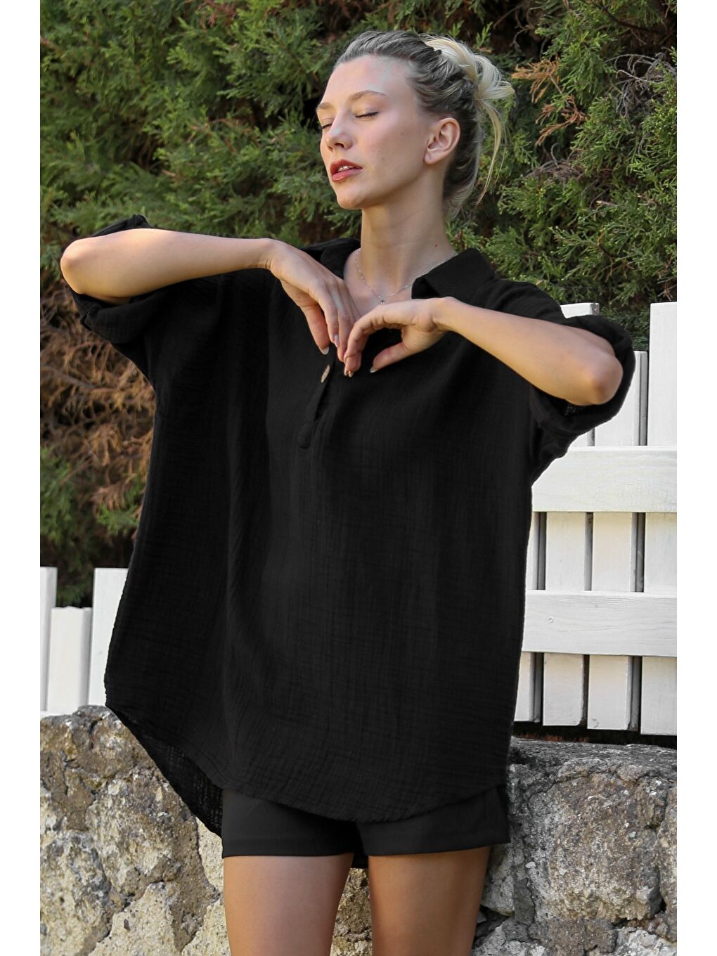 Siyah Gömlek Yaka Düğmeli 3/4 Kol Düğmeli Müslin Dokuma Casual Bluz-1