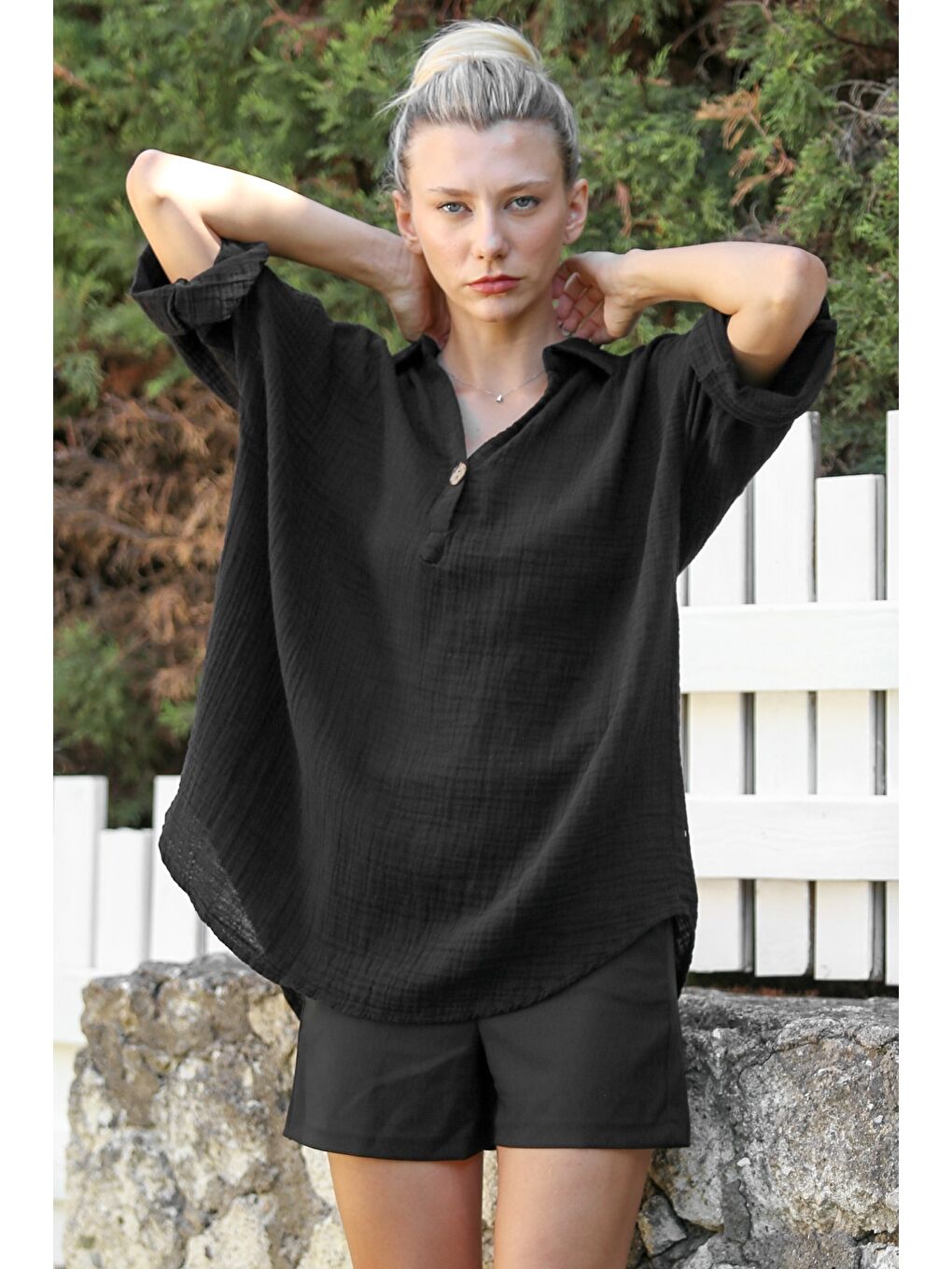 Siyah Gömlek Yaka Düğmeli 3/4 Kol Düğmeli Müslin Dokuma Casual Bluz-2