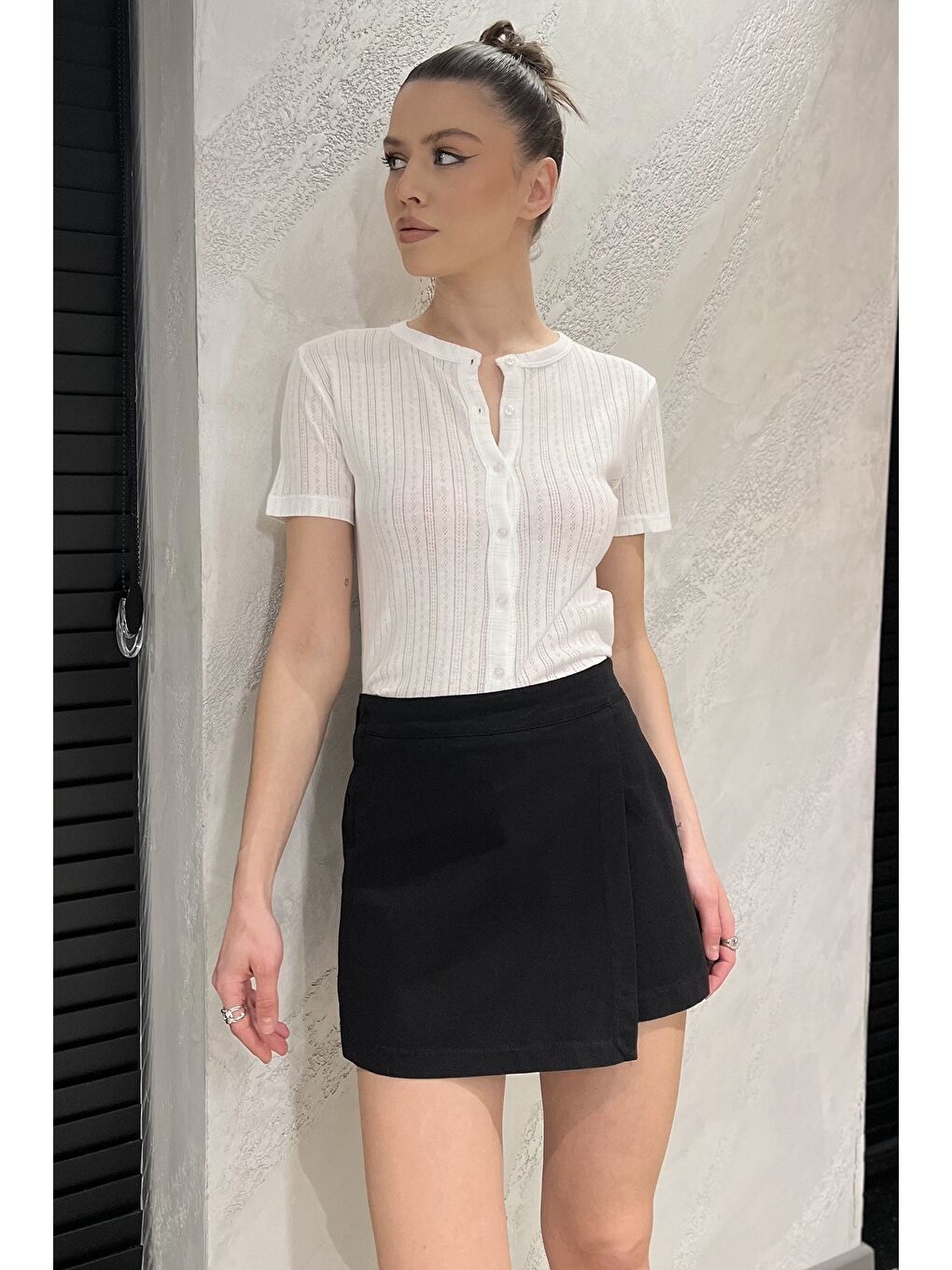 Siyah Kadın Fermuarlı Bel Lastikli Gabardin Şort Etek-1