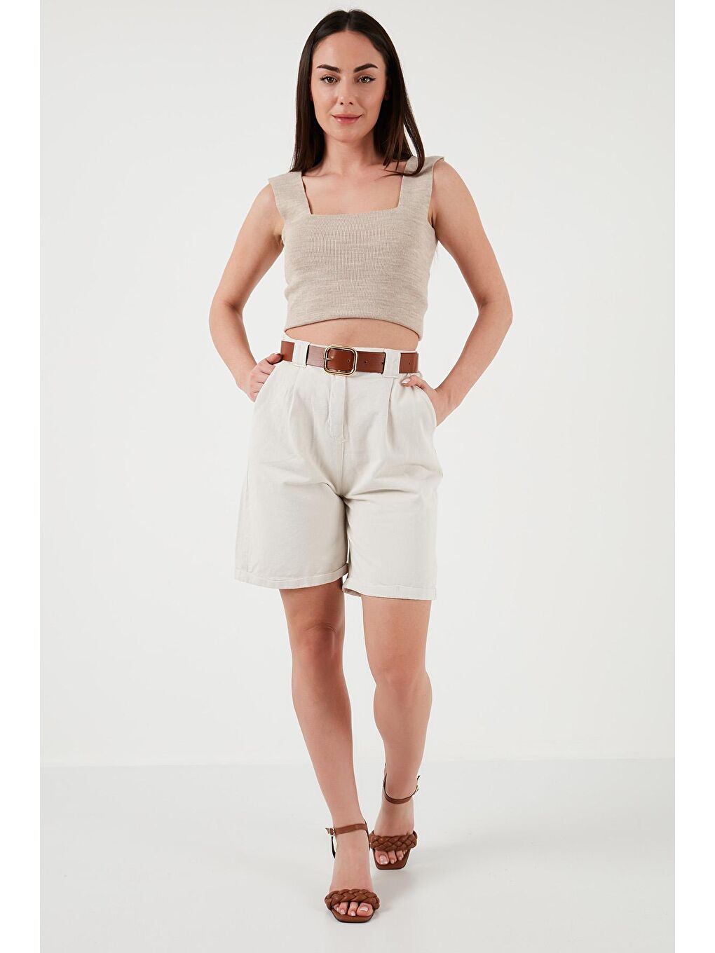 Bej Pamuklu Relaxed Fit Kemerli Gabardin Short 668Yp47102S4-1