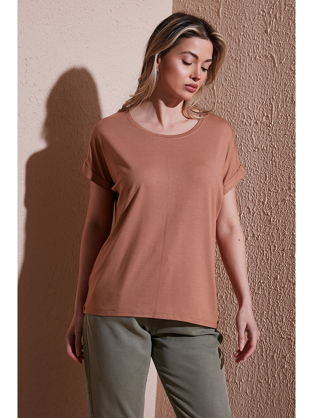 Kahverengi Dökümlü Bisiklet Yaka Basic T Shirt 26Y0194K1-3