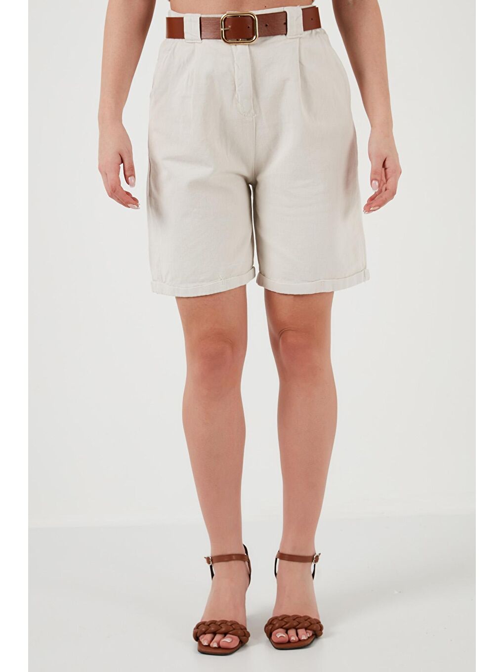 Bej Pamuklu Relaxed Fit Kemerli Gabardin Short 668Yp47102S4-2