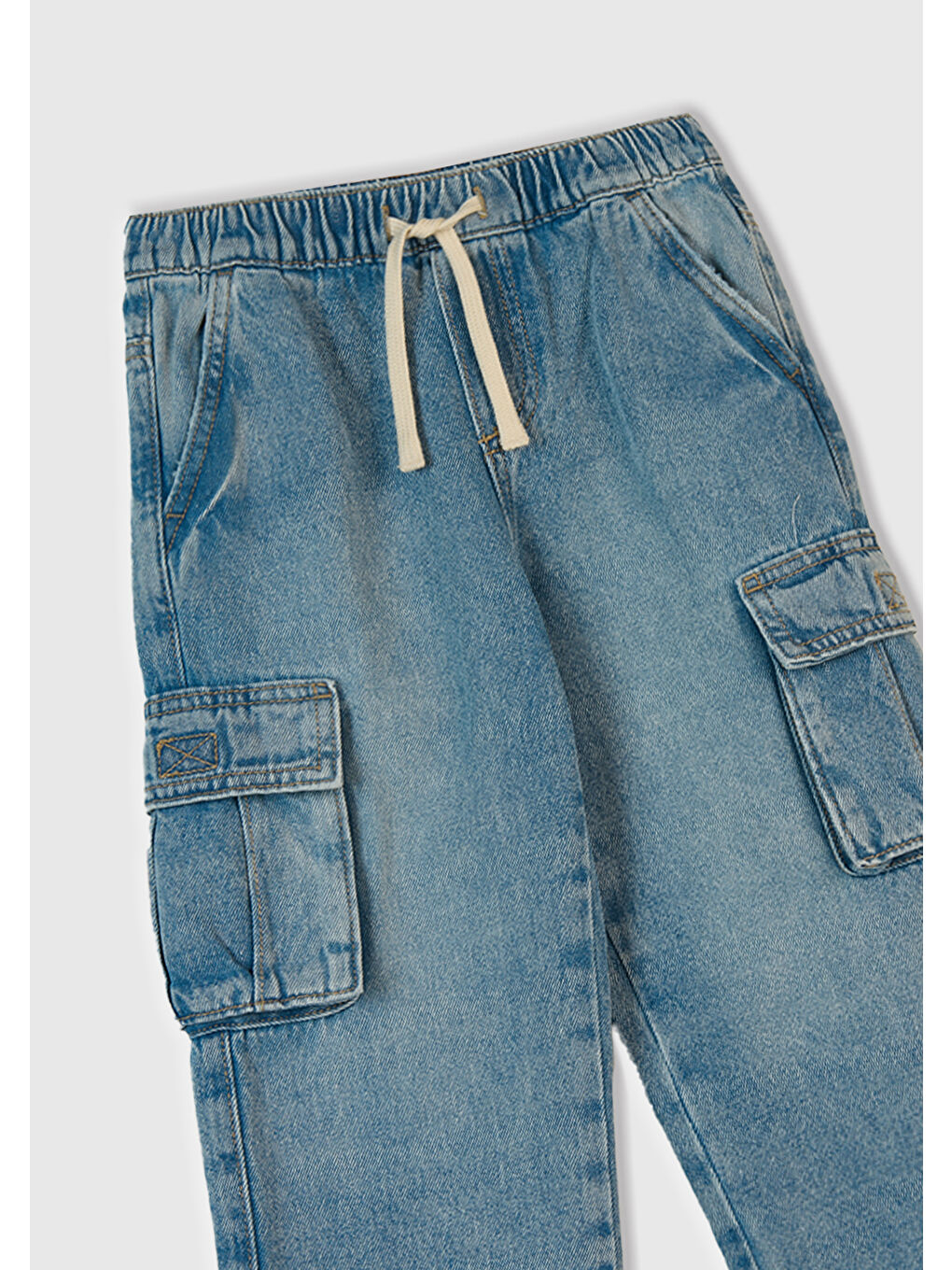 Erkek Çocuk Açık Mavi Arkası Logo Detaylı Yan Cepli Büzgü İpli Denim Pantolon-1