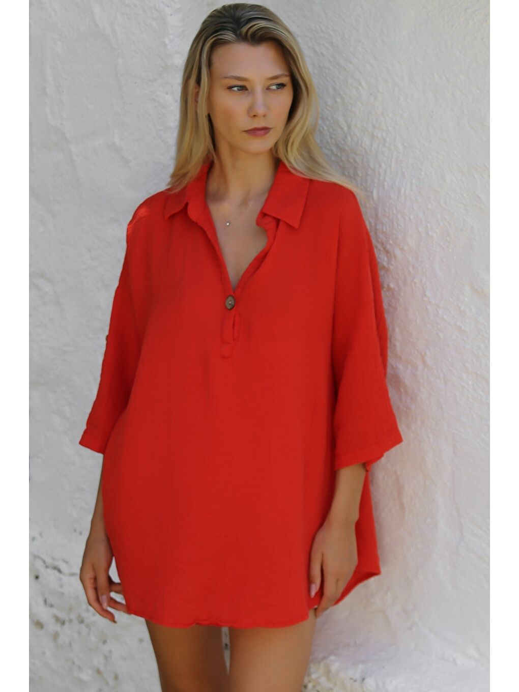 Kırmızı Gömlek Yaka Düğmeli 3/4 Kol Düğmeli Müslin Dokuma Casual Bluz-1