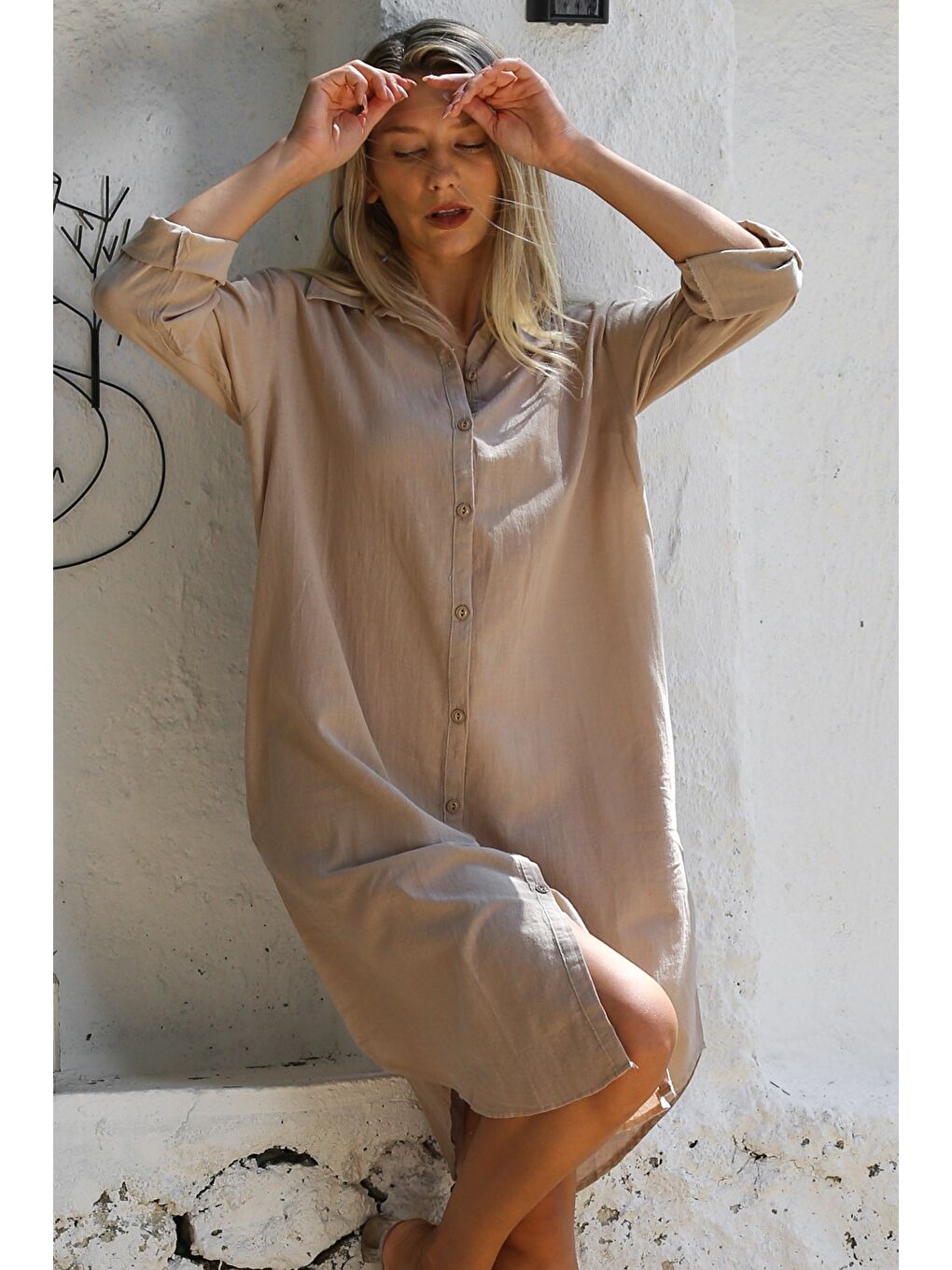Koyu Bej Gömlek Yaka Düğmeli Uzun Kollu Cepli Tavuskuşu Nakışlı Pamuklu Dokuma Casual Elbise-2