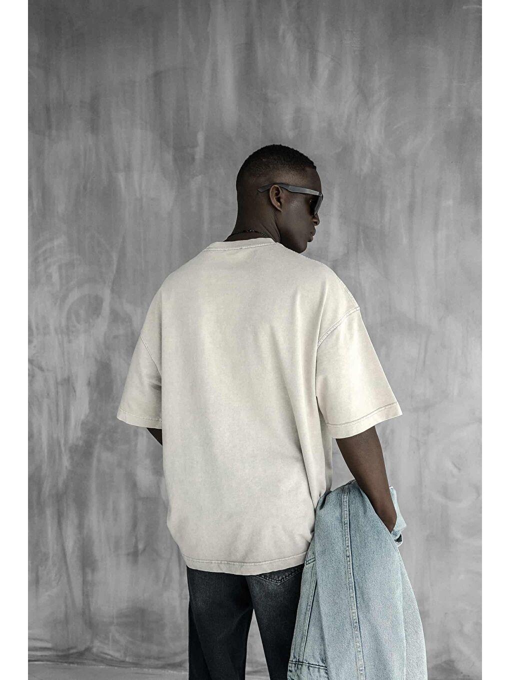 Bej Erkek Önü Slogan İşlemeli Yıkamalı Oversize Tişört Taş-4