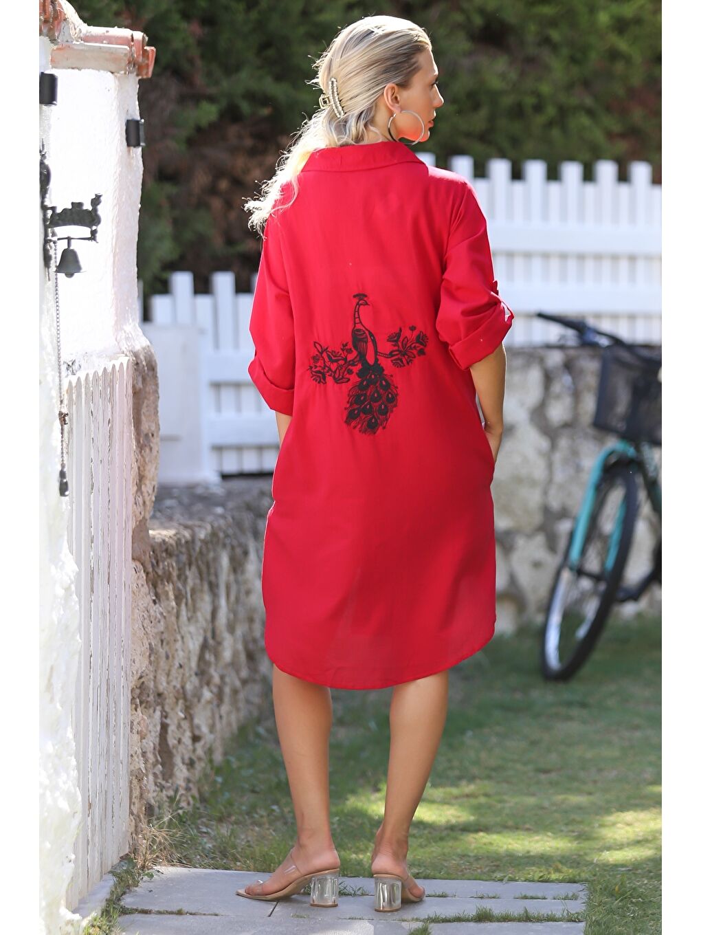 Kırmızı Gömlek Yaka Düğmeli Uzun Kollu Cepli Tavuskuşu Nakışlı Pamuklu Dokuma Casual Elbise-1