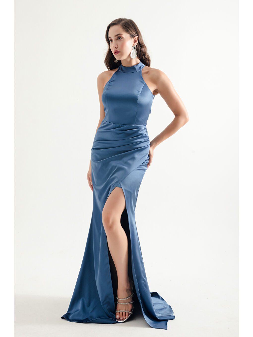 Kadın İndigo Halter Yaka Yırtmaçlı Uzun Saten Abiye Elbise-1