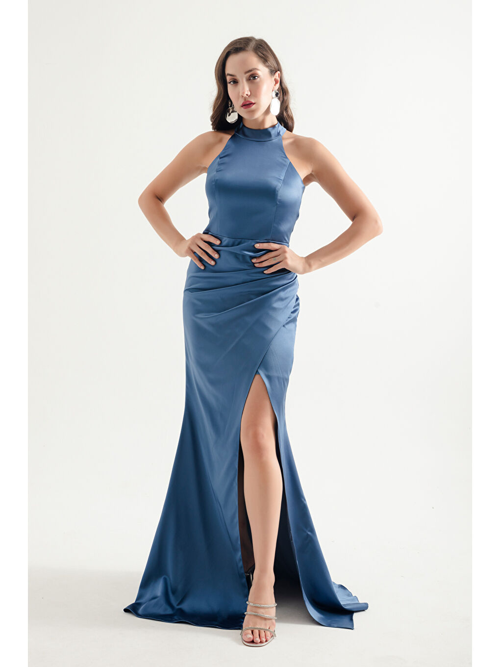 Kadın İndigo Halter Yaka Yırtmaçlı Uzun Saten Abiye Elbise-2