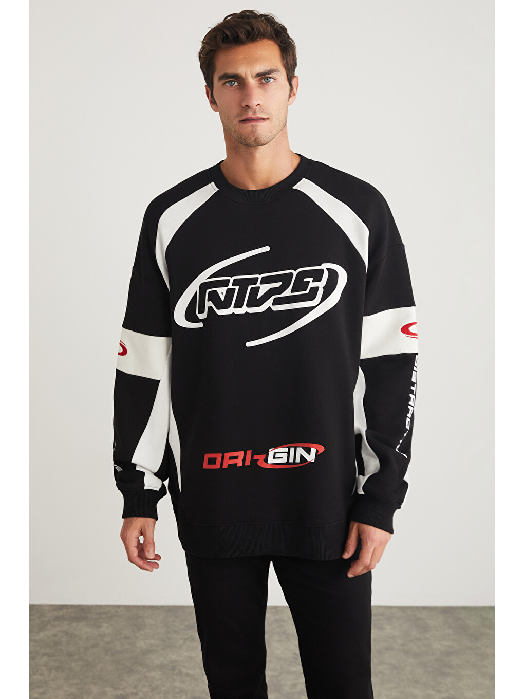Breez Erkek Organik Pamuklu Oversize Parçalı Spor Baskı Detaylı Bisiklet Yaka Siyah Sweatshirt