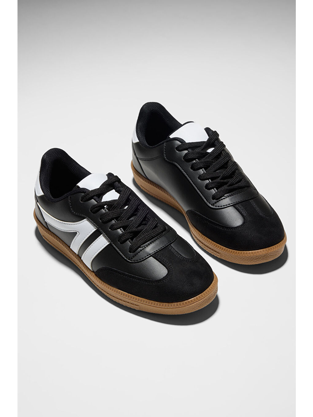 Kadın Siyah Beyaz Termo Taban Yanı Şeritli Bağcıklı Günlük Rahat Spor Ayakkabı-2