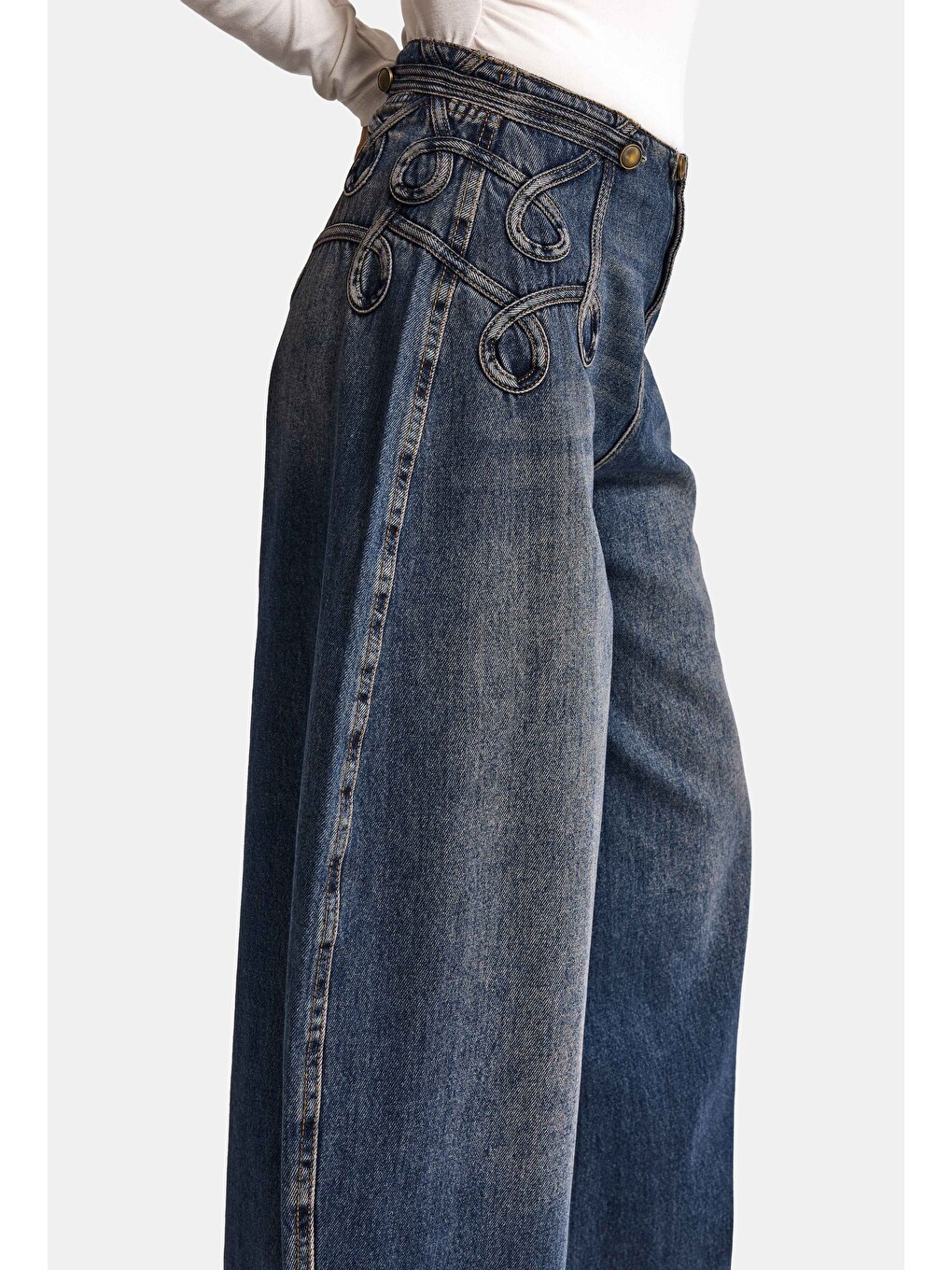 Mavi Kadın Koyu Jean 4w6-8 Barrel Fit Bol Kesim Nakış Detaylı Tasarım Denim Jean-1