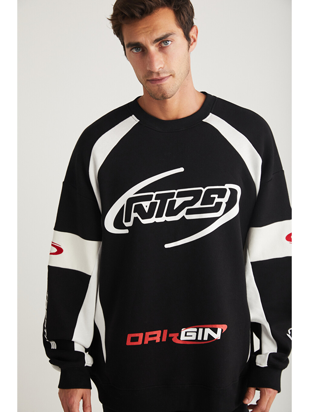 Breez Erkek Organik Pamuklu Oversize Parçalı Spor Baskı Detaylı Bisiklet Yaka Siyah Sweatshirt-2