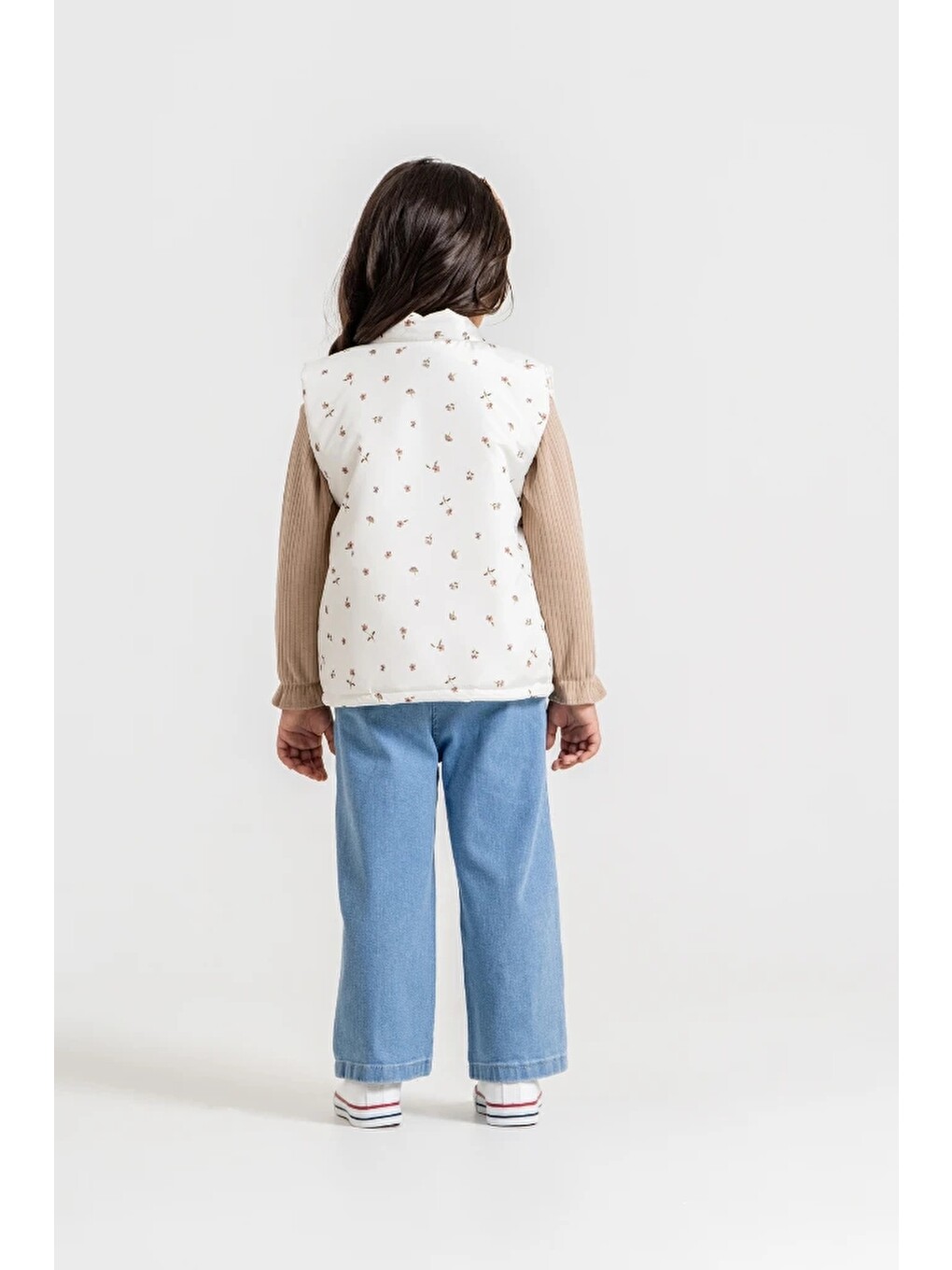 Bej Kız Çocuk Çiçek Desenli Fiyonk Detaylı Şişme Yelekli Bluz Ve Bol Paça Jean Pantolon 3’lü Takım 9109-10