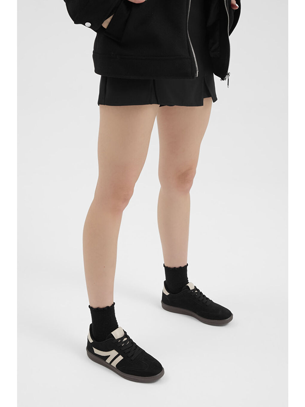 Kadın Siyah Bej Termo Taban Yanı Şeritli Bağcıklı Günlük Rahat Spor Ayakkabı-1